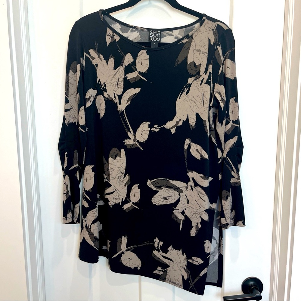 Clara Sun Woo Women’s Black Floral Top Long Sleeve‎ Asymmetrical Hem Size Small